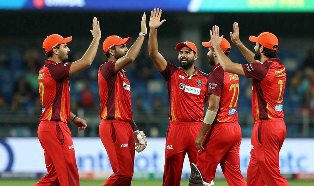 लखनऊ में चौथे दिन की एक तस्वीर: कर्नाटक के 'पलटाव' का दावा और उत्तराखंड की अनदेखी कहानी